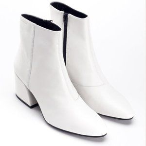 Vagabond Olivia Ankle Boot in White